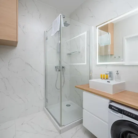 Wola Kolejowa Chic By Bookinghost Lägenhet Warszawa