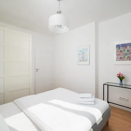 Wola Kolejowa Chic By Bookinghost